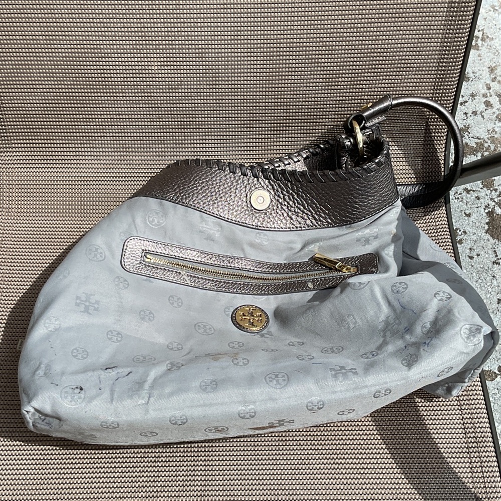 Tory Burch Metallic Hobo Bag leather - Picture 9 of 13
